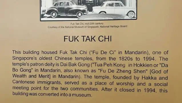 Signature Night Tour: Walk Through Marina with Food Tastings