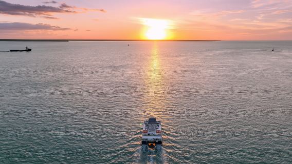 Darwin: Darwin Harbor Sunset Cruise with Buffet Dinner