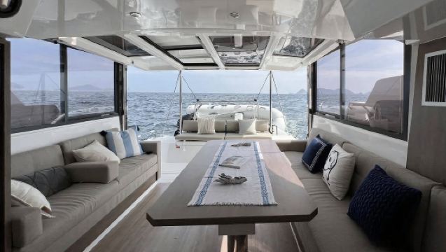 【香港遊艇包船出海】香港Bali Catspace雙體帆包船出海觀光海釣玩樂或夜遊維港~暢享水上娛樂與醉美海景~