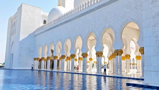 杜拜謝赫扎耶德大清真寺+阿布扎比盧浮宮+亞斯島來回包車一日遊