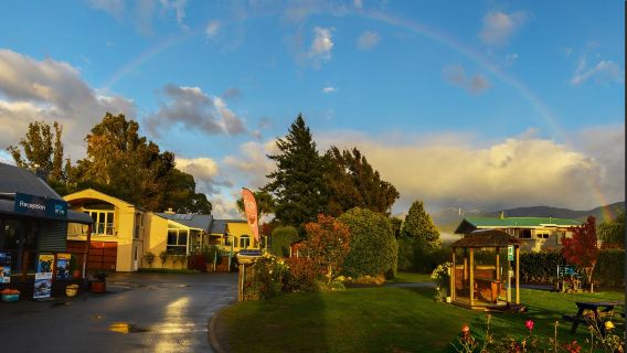 紐西蘭皇后鎮來回 箭鎮-克倫威爾鎮採摘 暢遊南北島 中文包車