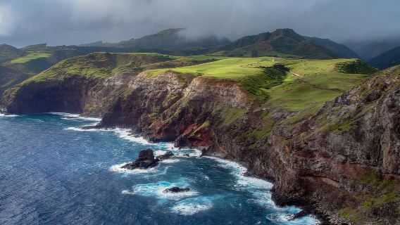 West Maui and Molokai Waterfalls Helicopter Tour