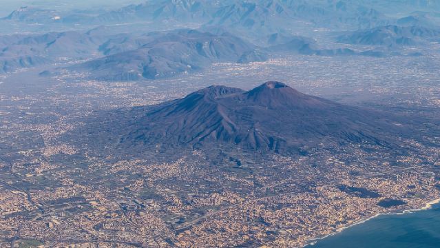 From Pompeii: Bus Transfer to Vesuvius with Park Entry Fee