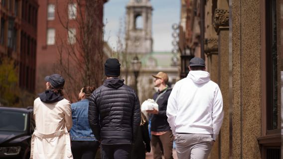 Portland: Walking Food Tour – Warm Donuts & History