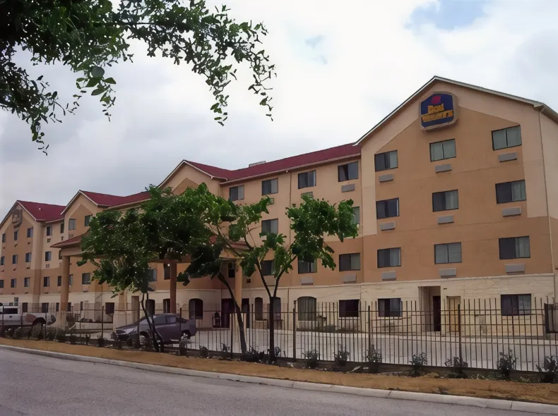 Best Western Windsor Pointe Hotel  Suites-ATT Center