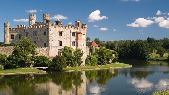 Tagesausflug von London zu Leeds Castle, den Klippen von Dover und Canterbury mit geführter Kathedralenbesichtigung