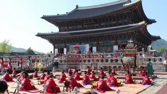 Small-Group Seoul Tour with Gyeongbokgung Palace (hotel pick-up)