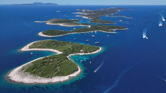 Private Bootstour zu den Red Rocks und den Pakleni-Inseln