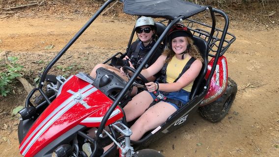 Tour in quad buggy nella giungla di Roatan con bradipi e sosta in spiaggia storica