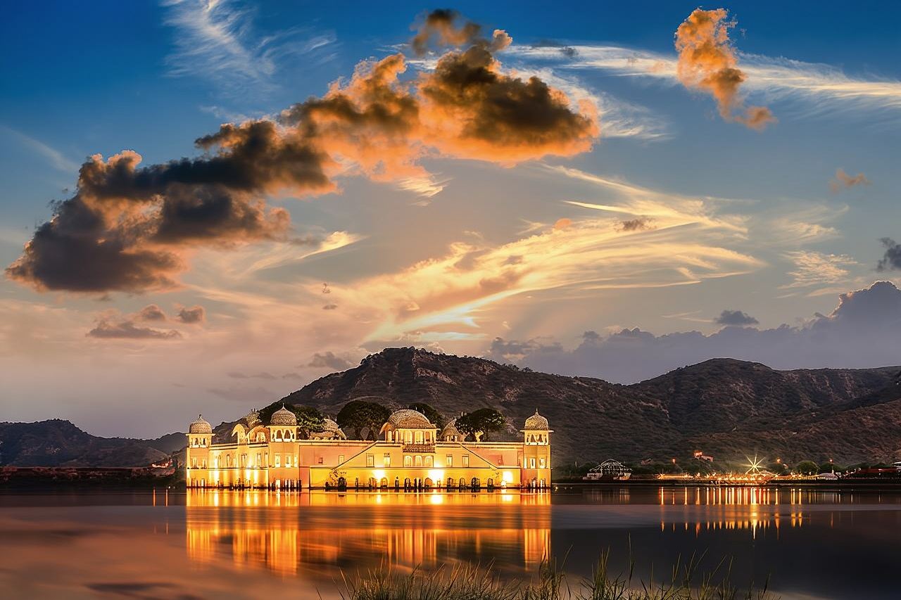 Jaipur Amer Fort, Jal Mahal & Stepwell Private Half-Day Tour