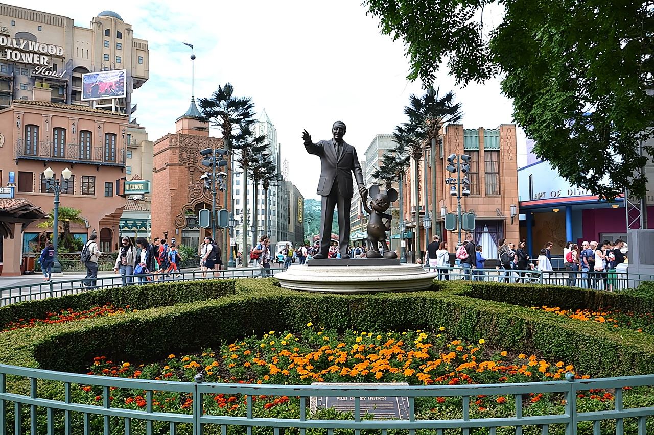 France Disneyland Paris 1-day tour [includes 2-park pass + round-trip transfers, no guide]