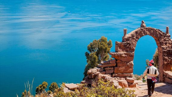 Ganztagestour zu den Uros- und Taquile-Inseln (Schnellboot)