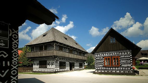 Cicmany guided tour with thermal bath entrance
