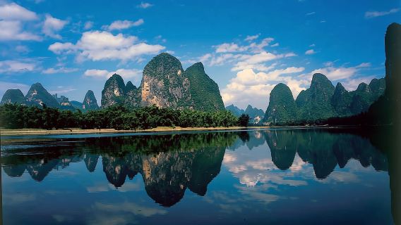 4-Sterne-Kreuzfahrt auf dem Li-Fluss in Guilin + Mahlzeiten + Guilin City Hotel – Shuttle zum Zhujiang Wharf