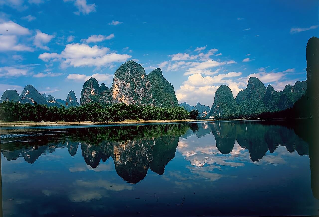 Guilin Li River 4-star Cruise + Meals + Guilin City Hotel - Zhujiang Wharf Shuttle