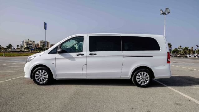 Private Transfer: Larnaca Airport to Larnaca District 1-14 pax