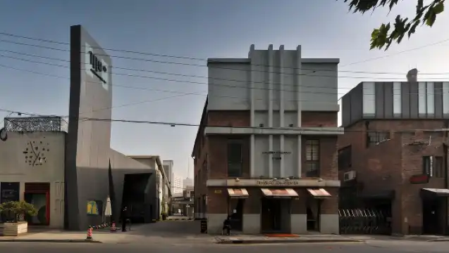 上海外灘+南京路步行街+吳同文住宅+M50創意園一日遊