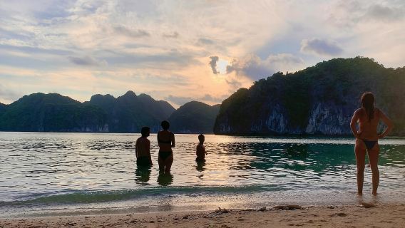 เกาะกั๊ตบา: ล่องเรือชมพระอาทิตย์ตกที่อ่าวลันฮาและว่ายน้ำเรืองแสง