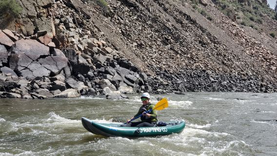 Kayak sur la magnifique rivière Colorado supérieure - excursion guidée d'une demi-journée