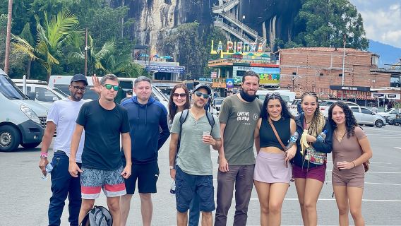 จากเมเดยิน: ทริปวันเดียวที่ Guatapé พร้อม El Peñol Rock และอาหารกลางวัน