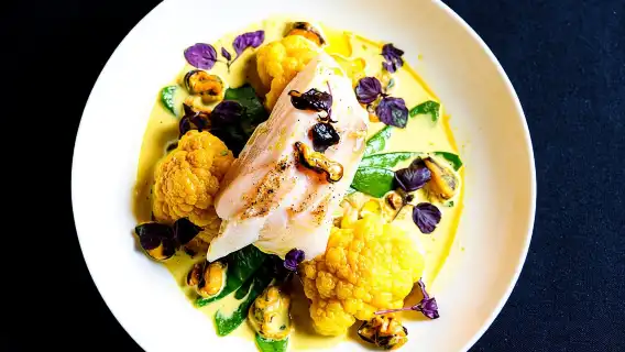 Paris: VIP Dinner and Cabaret Show at Paradis Latin