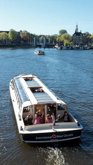 Amsterdam: Luxury Canal Cruise & Live Local Stories - 75 min