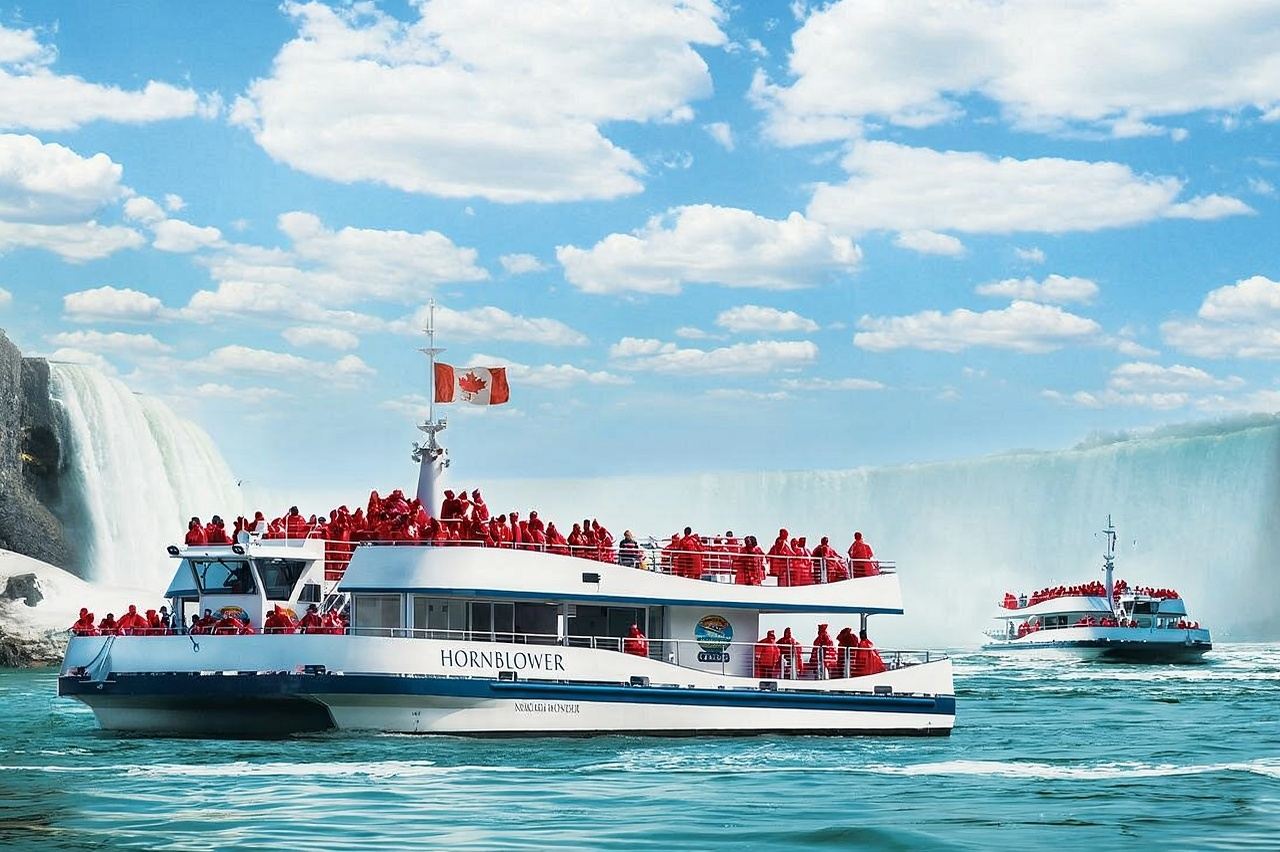 Toronto Niagara Falls 1-day tour with cruise and lunch (English-speaking group)