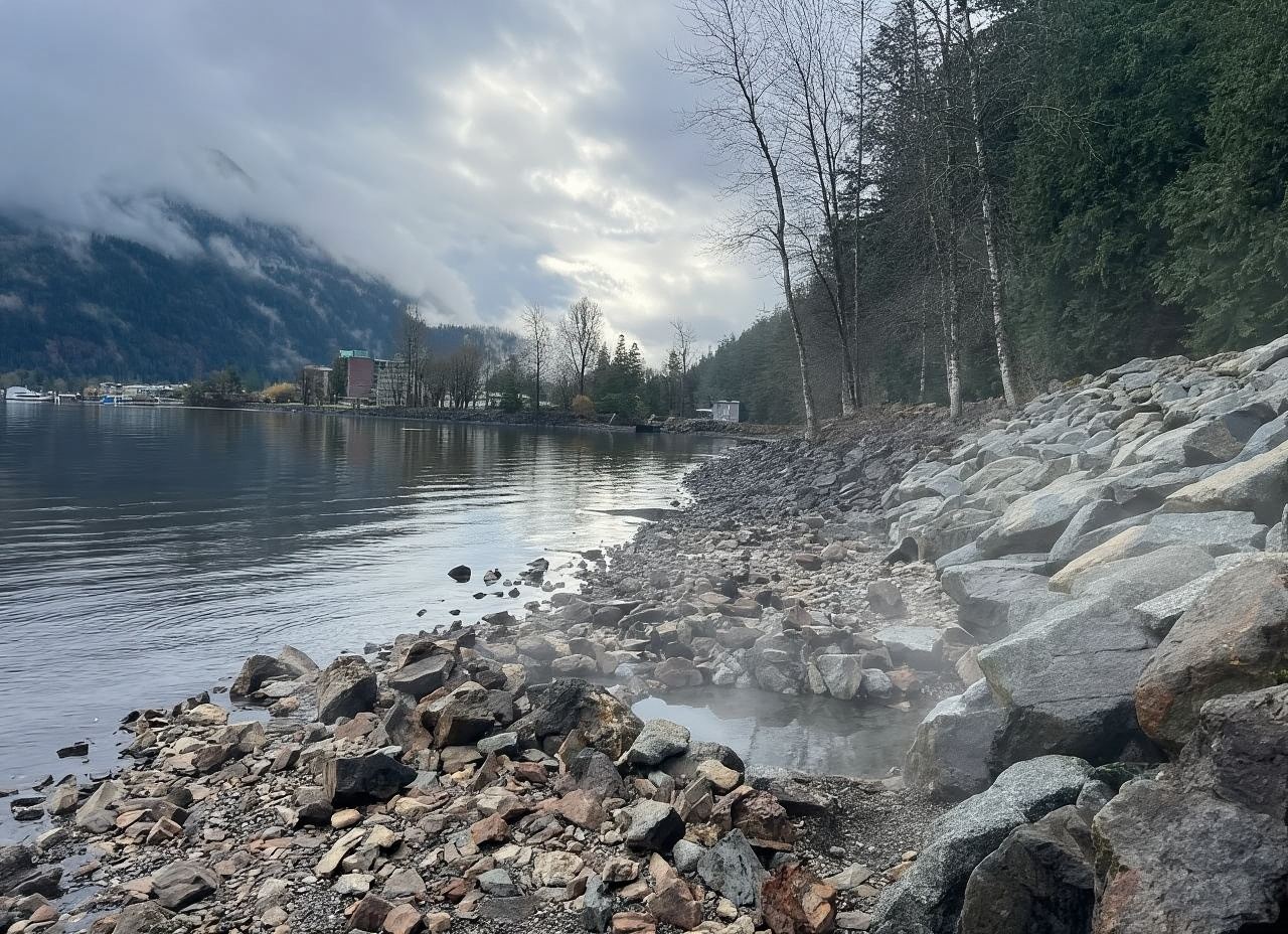 Lago Harrison + Harrison Hot Springs