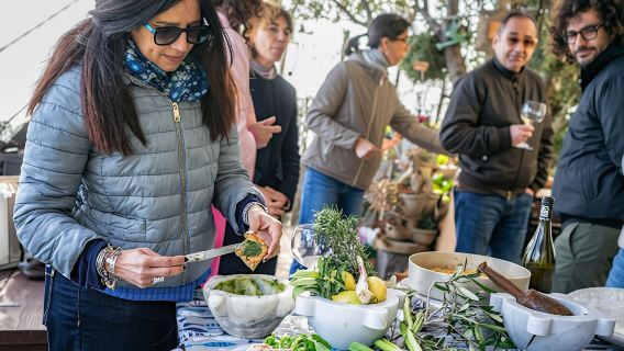 Market Tour and Dining Experience at a Cesarina's Home in La Spezia