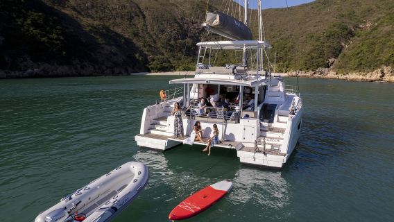 Noleggio yacht a Hong Kong: un nuovissimo catamarano da 48 piedi disponibile per il noleggio (da 5 a 15 persone) per più viaggi in barca a vela (3 camere) per compleanni, proposte di matrimonio, team building e servizi fotografici per blogger.