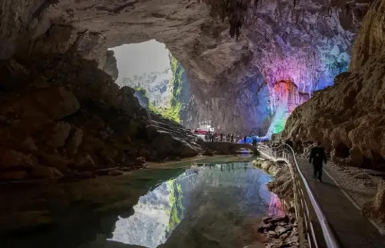 巴馬三門海+百魔洞+巴馬長壽村一日包車遊【不含門票】