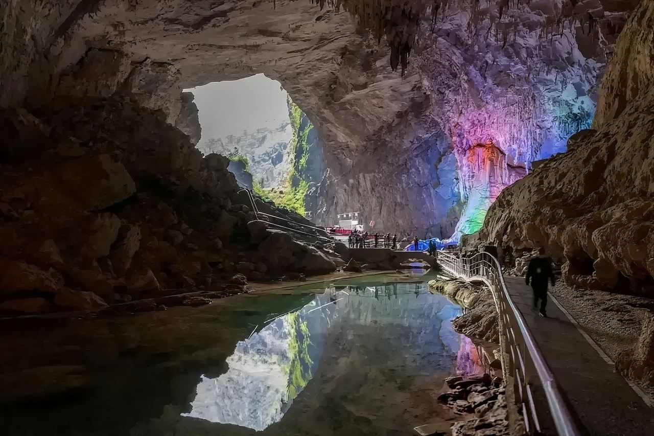 巴馬三門海+百魔洞+巴馬長壽村一日包車遊【不含門票】