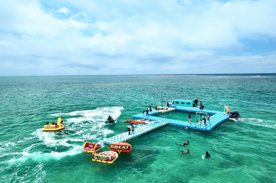 沖縄みーばるビーチ海上楽園半日ツアー：グラスボートシュノーケリング