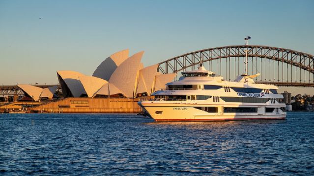 Crucero por el puerto de Sídney con cócteles y tabla de embutidos