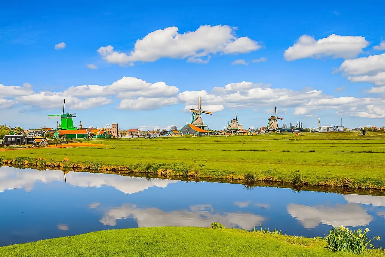 Exploring the Dutch countryside: Zaanse Schans windmill village + Edam + Volendam + Marken from Amsterdam