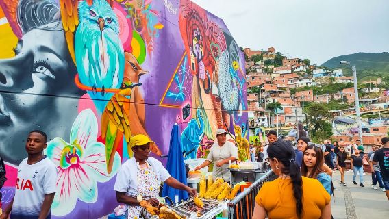 Medellin: Comuna 13 Graffiti Tour, Street Food en Kabelbaan