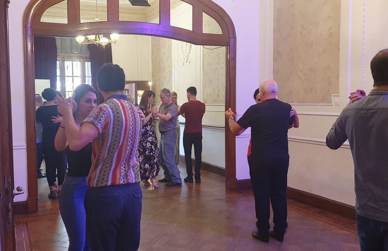 Buenos Aires: Group tango class with mate and snacks