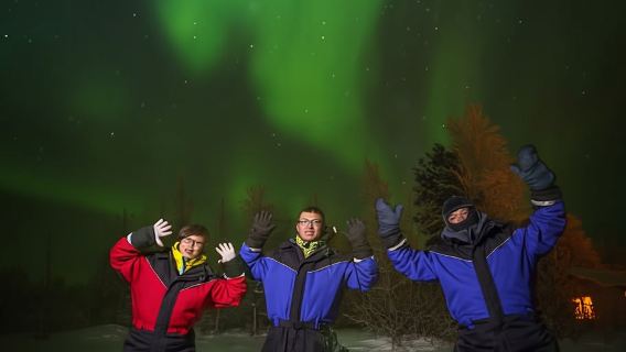 Saariselkä: Northern Lights Tour to Lake Inari & Dinner