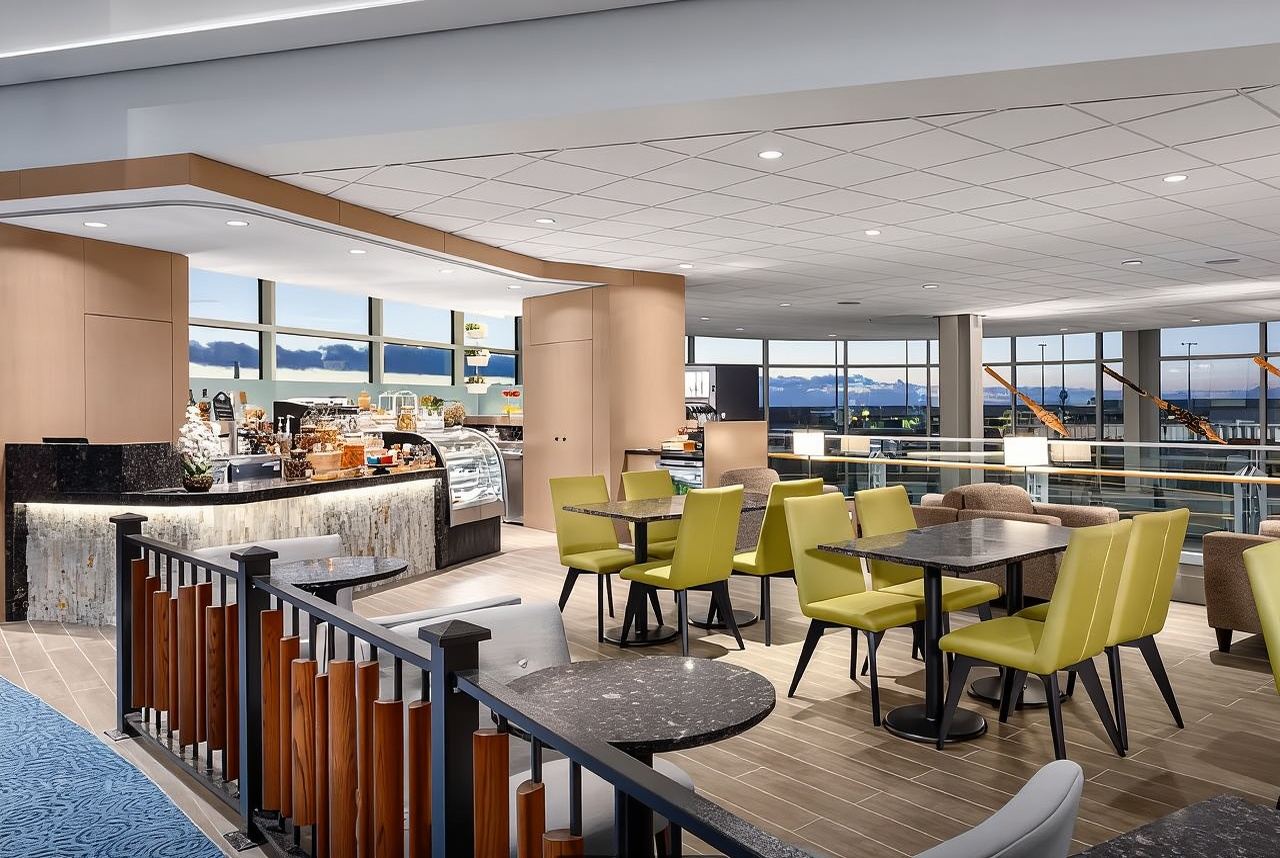 YVR-공항 Plaza Premium 라운지 | VIP 라운지 체험 [3시간  6시간 휴식 서비스  무료 Wi-Fi]