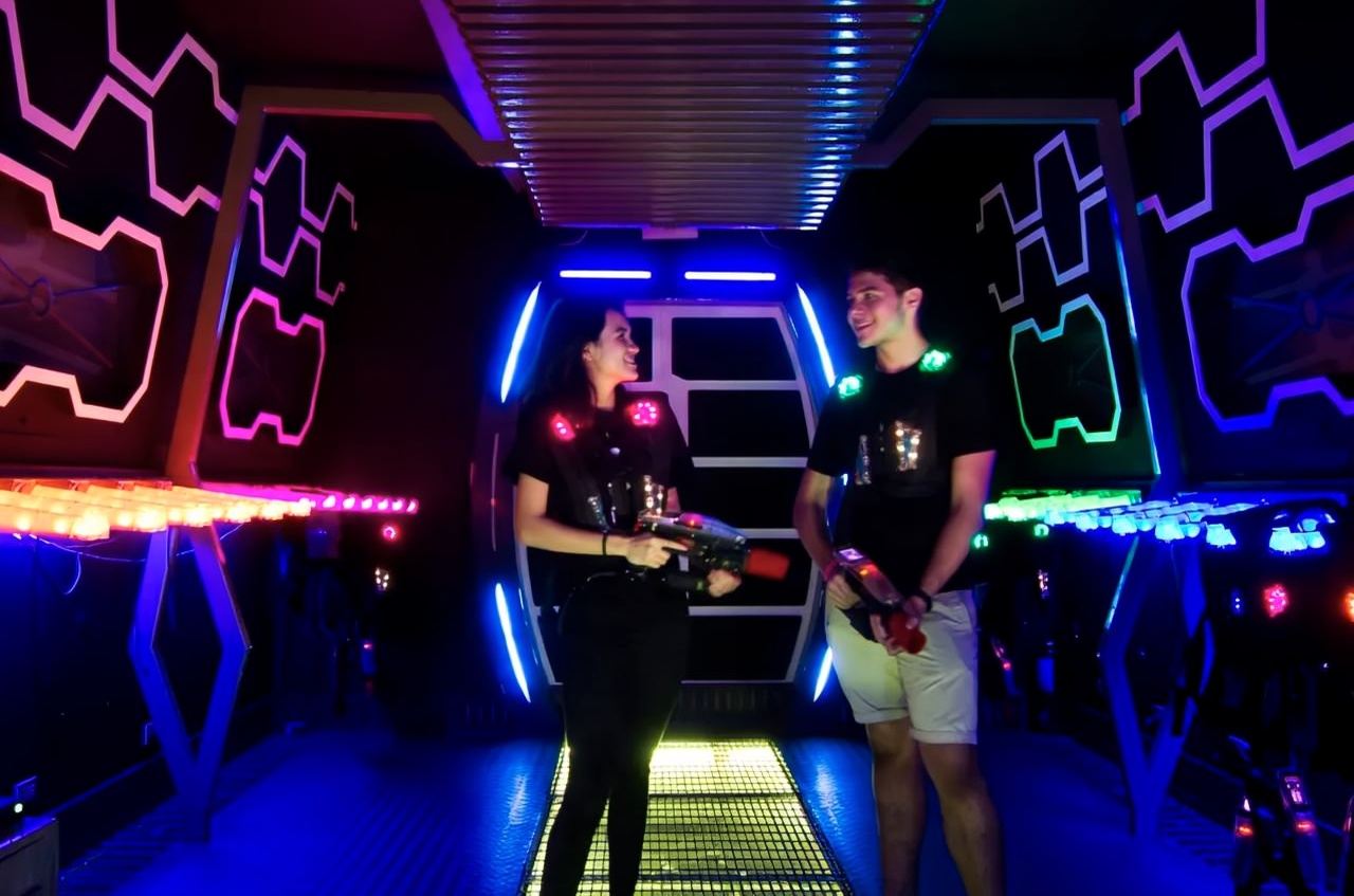 Pertarungan Senjata Laser LazerXtreme di Manila