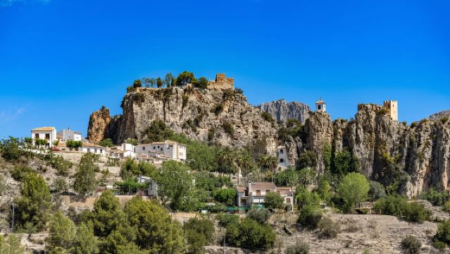 Desde Alicante/Benidorm: Excursión a Guadalest y las Cascadas del Algar