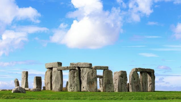 Stonehenge, Windsor Castle and Bath Full Day Guided Tour