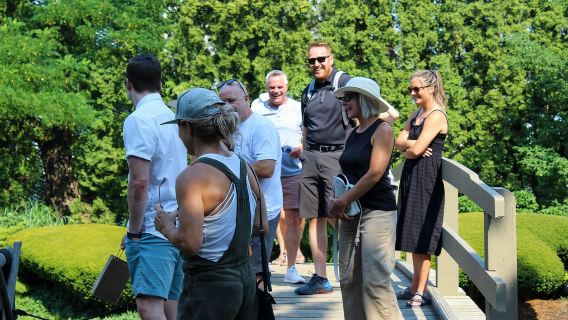 Kelowna: Walking Food Tour with 7 Tastings and 4 Drinks