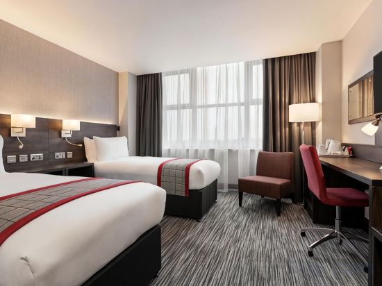Ramada by Wyndham East Kilbride Room Type - Accessible Twin Room