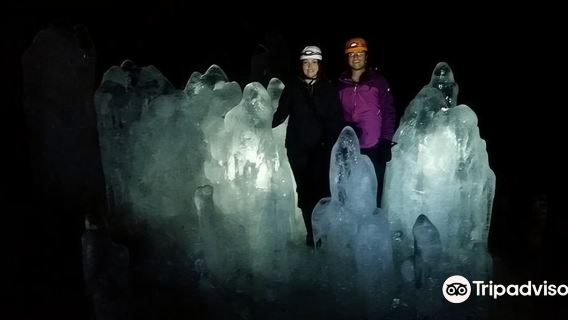 ทัวร์วันเดียว/ทัวร์หลายวัน ไปถ้ำลาวา Loftthellir + ทะเลสาบมิวาทน์ ในประเทศไอซ์แลนด์