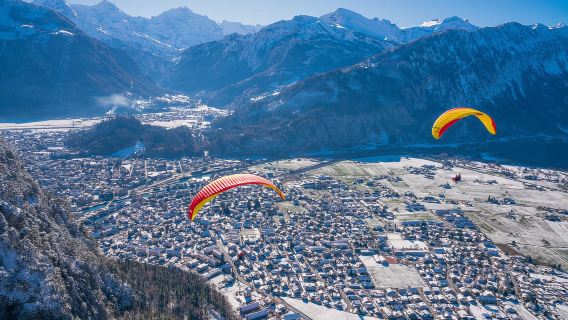 Gleitschirmfliegen in Interlaken mit professionellem Guide + Flug über Interlaken und den Thunersee