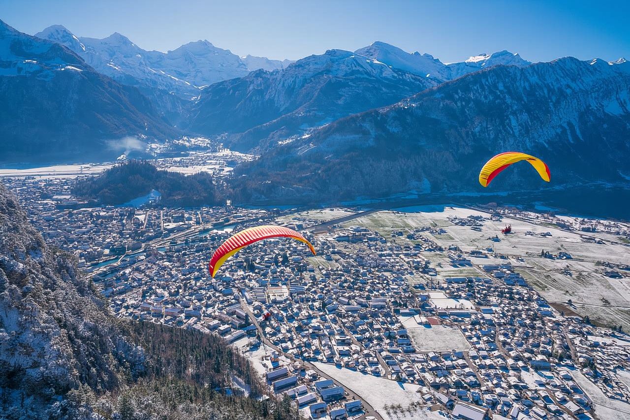 Gleitschirmfliegen in Interlaken mit professionellem Guide + Flug über Interlaken und den Thunersee