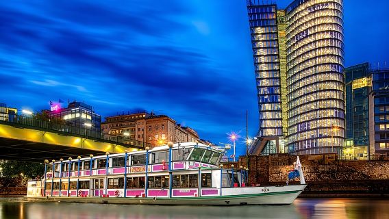 Ночной круиз по голубому Дунаю в Вене, Австрия|включены ужин «шведский стол» и живое музыкальное представление