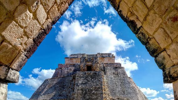 ทัวร์พร้อมไกด์นำเที่ยวอุซมัล คาบาห์ และเซโนเต้ พร้อมอาหารกลางวันจากเมริดา