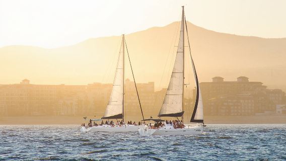 Crociera di lusso al tramonto a Los Cabos con antipasti leggeri e open bar